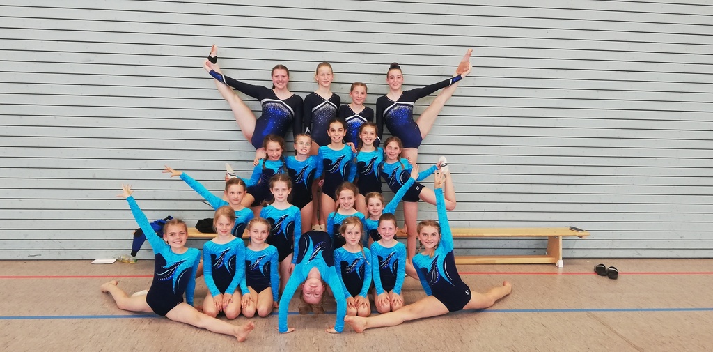 Trepperlplätze für alle unsere 21 Turnerinnen: Die Mädels von Trainerin Stefanie Ferstl sichern sich Gold- und Bronzemedaillen bei Gau-Mannschaftsmeisterschaften in Abensberg